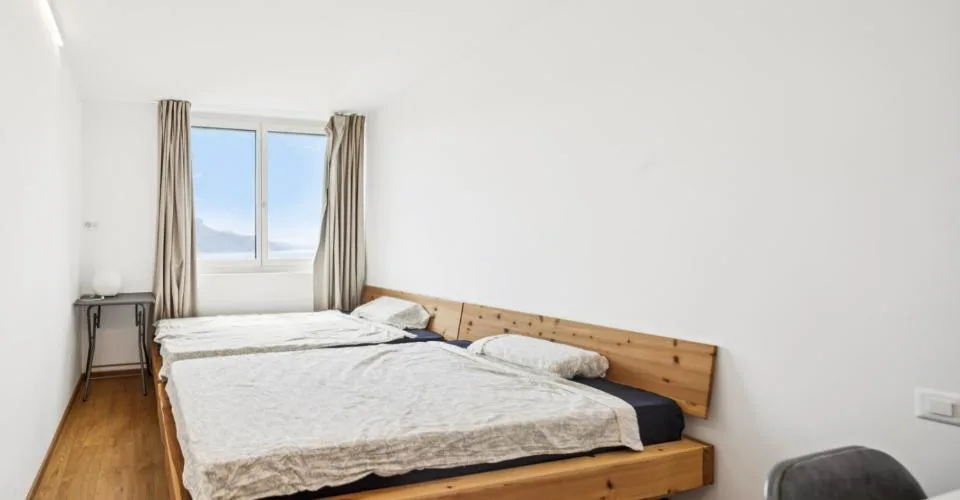 Vue panoramique pour cette villa contemporaine