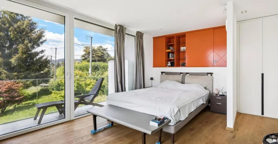 Vue panoramique pour cette villa contemporaine