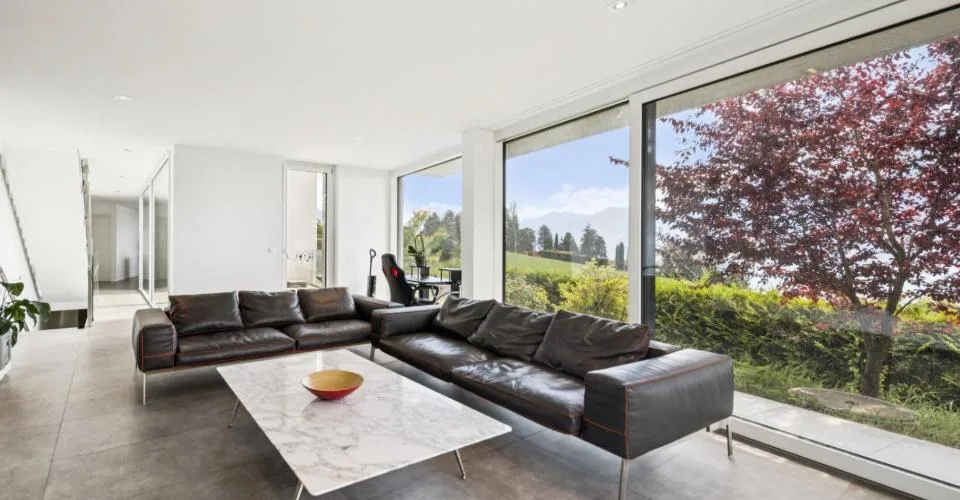Vue panoramique pour cette villa contemporaine