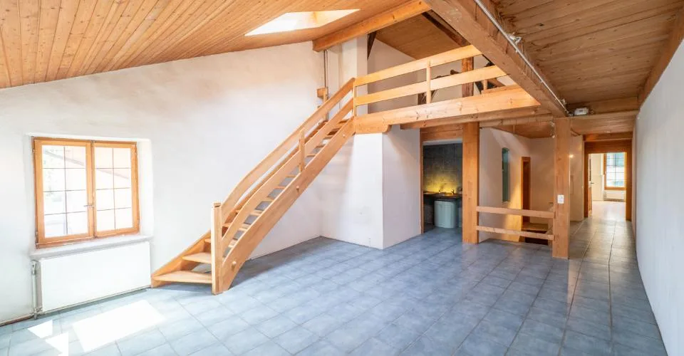 Fehr Immobilien - Wohn- und Gewerbeliegenschaft mit Renovationsbedarf