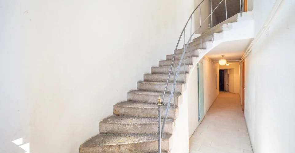 Fehr Immobilien - Wohn- und Gewerbeliegenschaft mit Renovationsbedarf