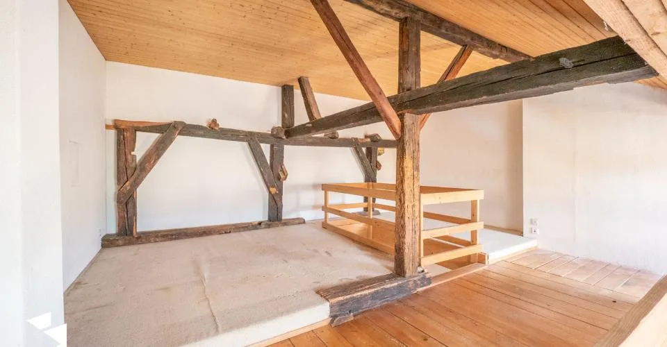 Fehr Immobilien - Wohn- und Gewerbeliegenschaft mit Renovationsbedarf