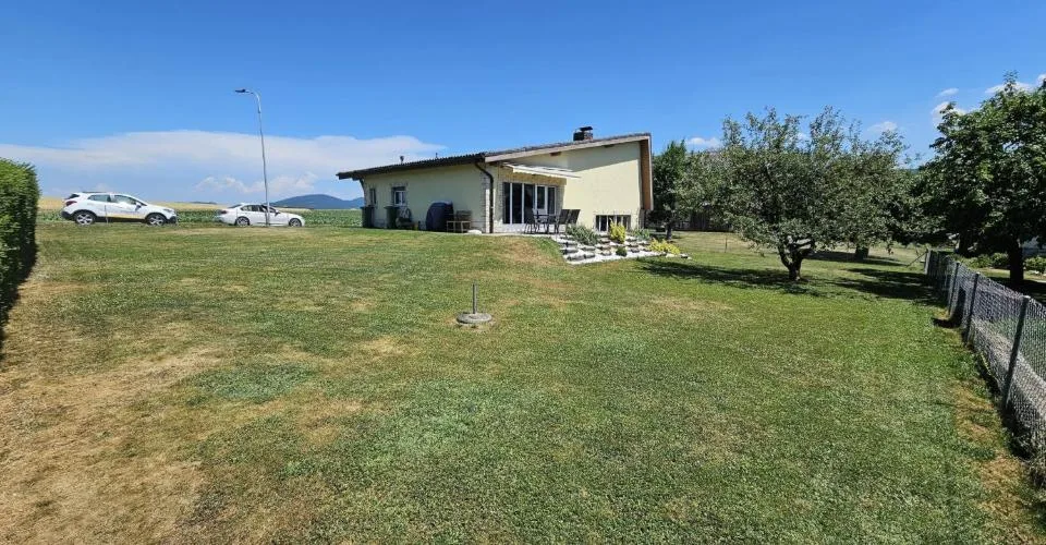 À vendre à Courgenay maison individuelle de 5 pièces avec jardin