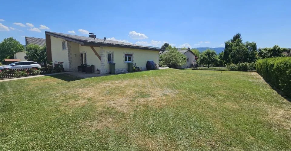 À vendre à Courgenay maison individuelle de 5 pièces avec jardin