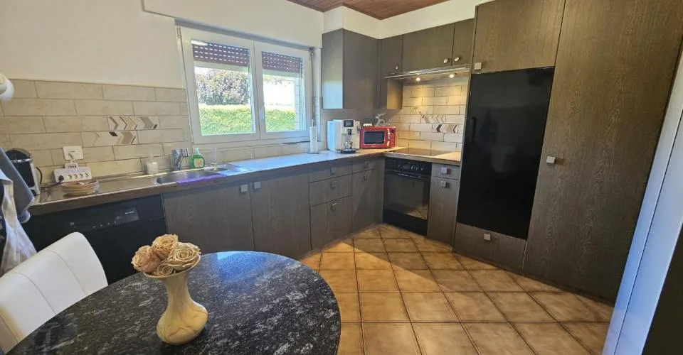 À vendre à Courgenay maison individuelle de 5 pièces avec jardin