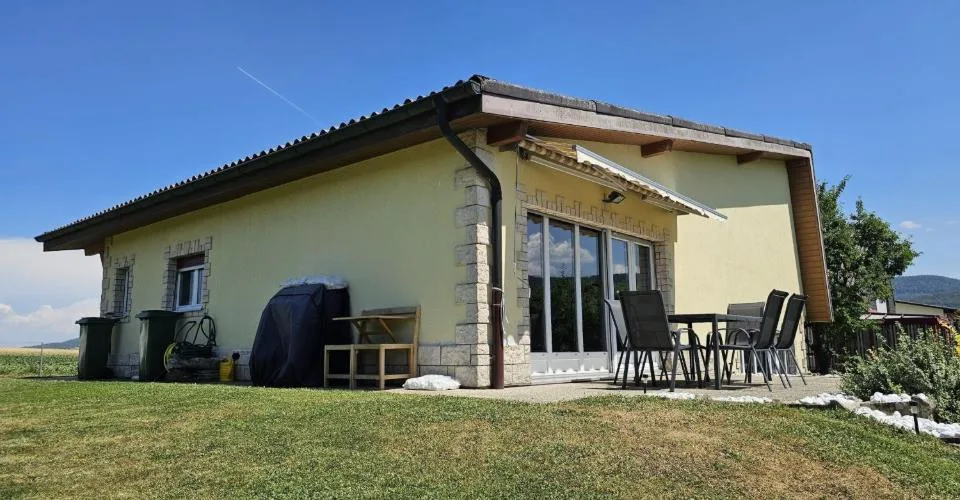 À vendre à Courgenay maison individuelle de 5 pièces avec jardin