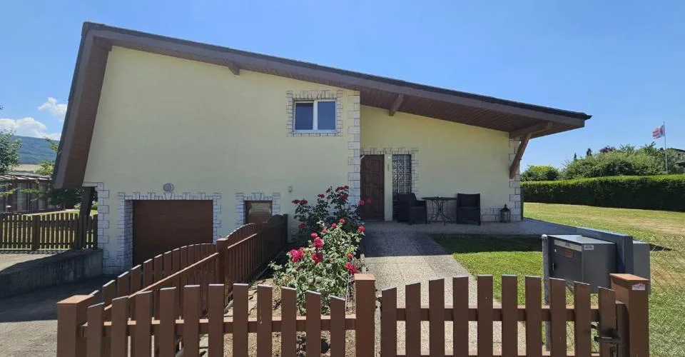 À vendre à Courgenay maison individuelle de 5 pièces avec jardin