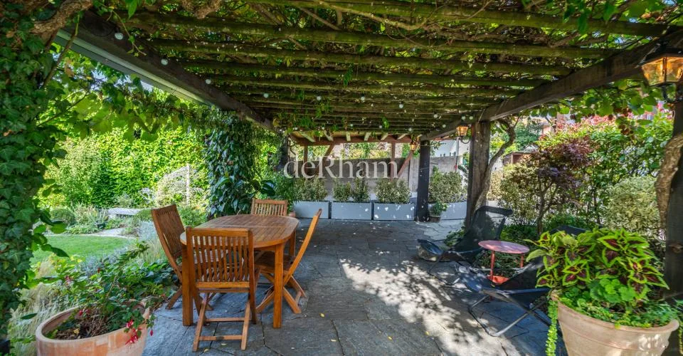 Magnifique maison villageoise au cœur de Mex avec jardin