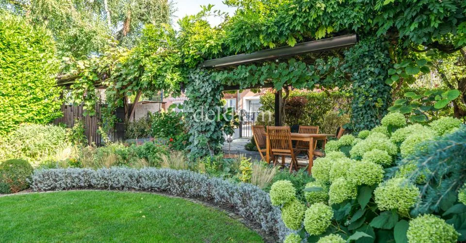 Magnifique maison villageoise au cœur de Mex avec jardin