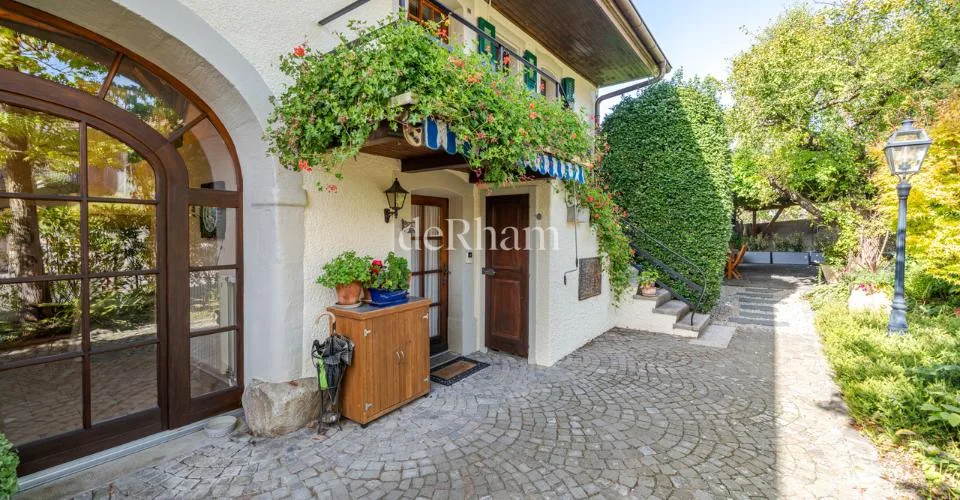 Magnifique maison villageoise au cœur de Mex avec jardin