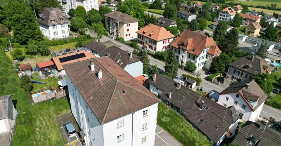 St-Imier, immeuble 8 app, 6 garages - 5.7% rendement - entièrement loué – foto 3 di 5
