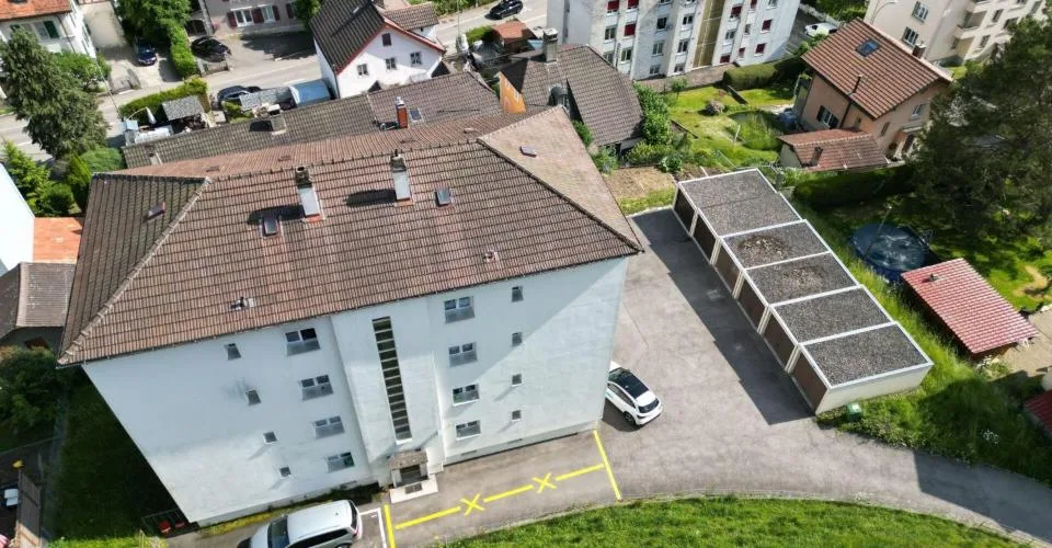 St-Imier, immeuble 8 app, 6 garages - 5.7% rendement - entièrement loué – foto 2 di 5