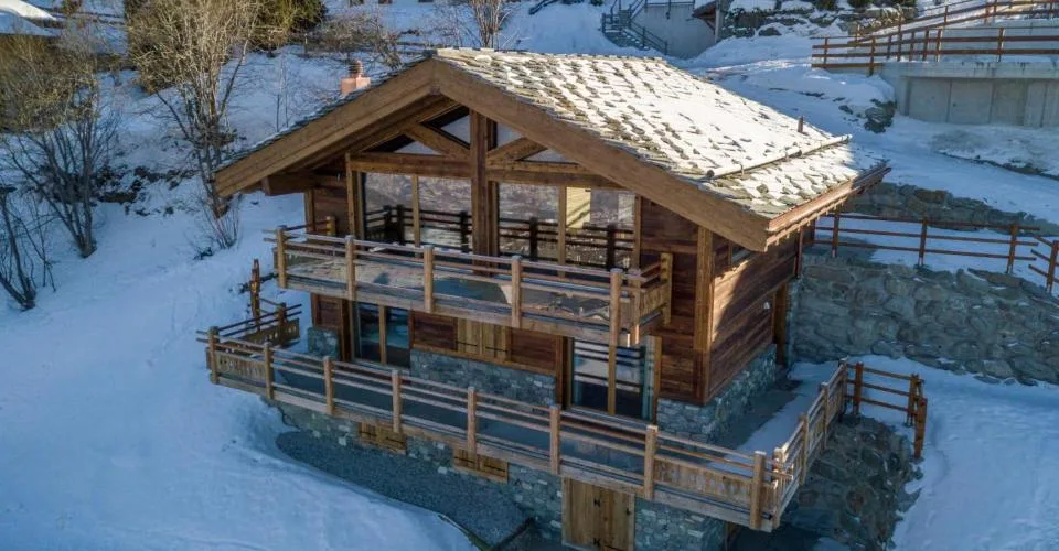 Magnifique chalet neuf ski in ski out en résidence principale – foto 3 di 3