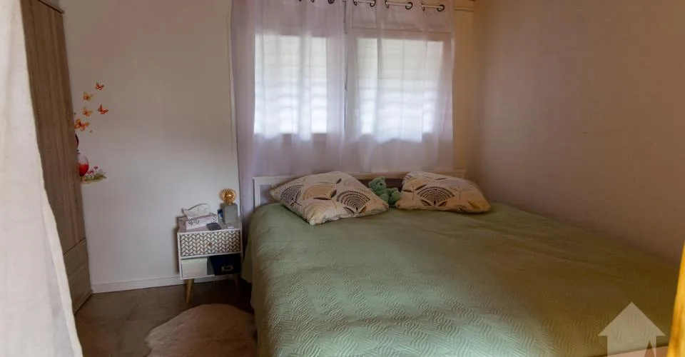 Villa - immeuble de 2 appartements 1x 3.5 pces en duplex + 1x studio