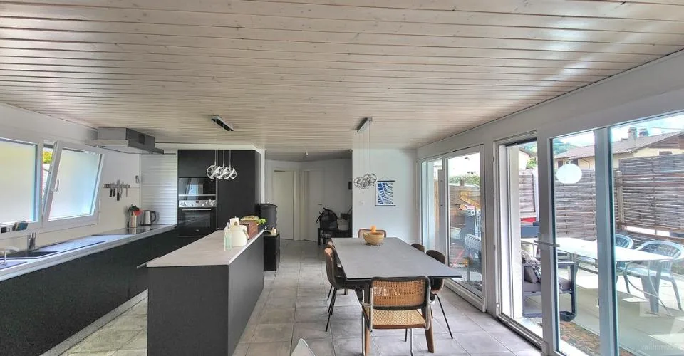 Villa - immeuble de 2 appartements 1x 3.5 pces en duplex + 1x studio