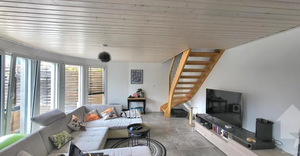 Villa - immeuble de 2 appartements 1x 3.5 pces en duplex + 1x studio
