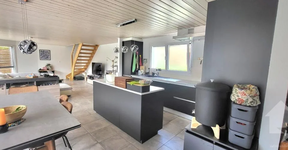 Villa - immeuble de 2 appartements 1x 3.5 pces en duplex + 1x studio