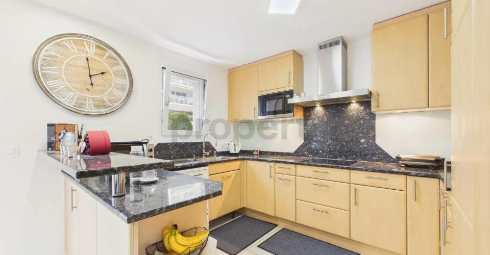 Appartement moderne de 5,5 pièces avec jardin de 290m2 à Wetzikon – photo 4 sur 13