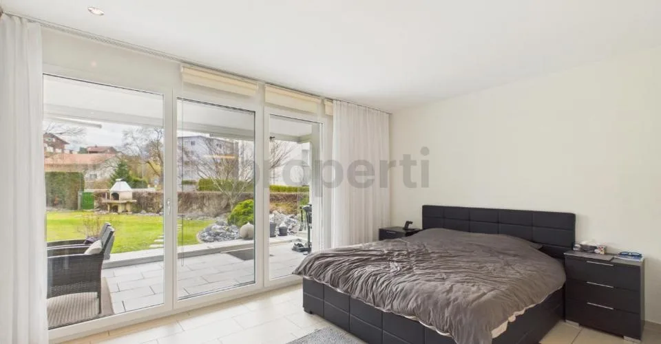Appartement moderne de 5,5 pièces avec jardin de 290m2 à Wetzikon – photo 5 sur 13