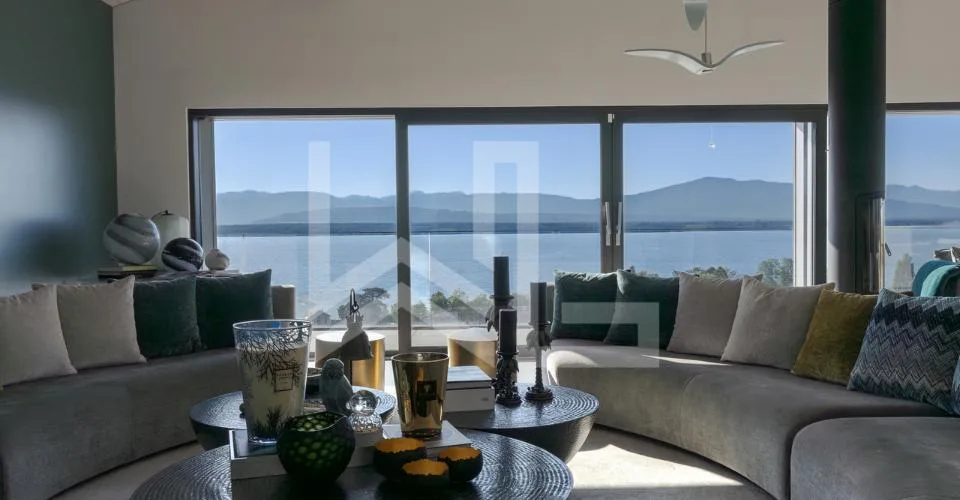 Propriété contemporaine d'exception – Vue panoramique lac