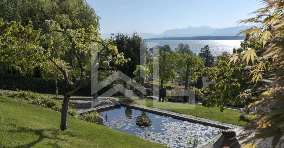 Propriété contemporaine d'exception – Vue panoramique lac
