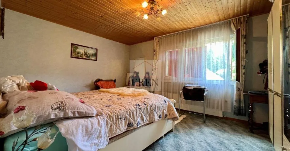Habitation avec grange attenante sur parcelle agricole et forestière de plus de 56'000 m2