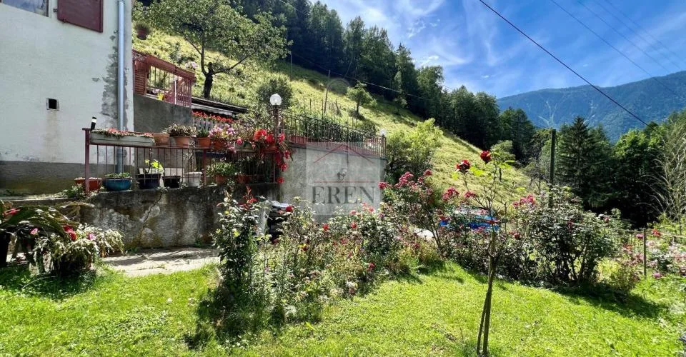 Habitation avec grange attenante sur parcelle agricole et forestière de plus de 56'000 m2