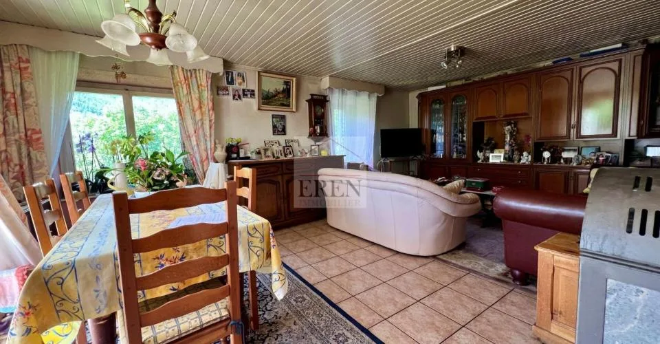 Habitation avec grange attenante sur parcelle agricole et forestière de plus de 56'000 m2