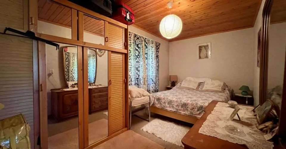 Habitation avec grange attenante sur parcelle agricole et forestière de plus de 56'000 m2