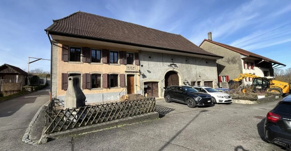Belle ferme avec permis de construire pour 5 appartements.