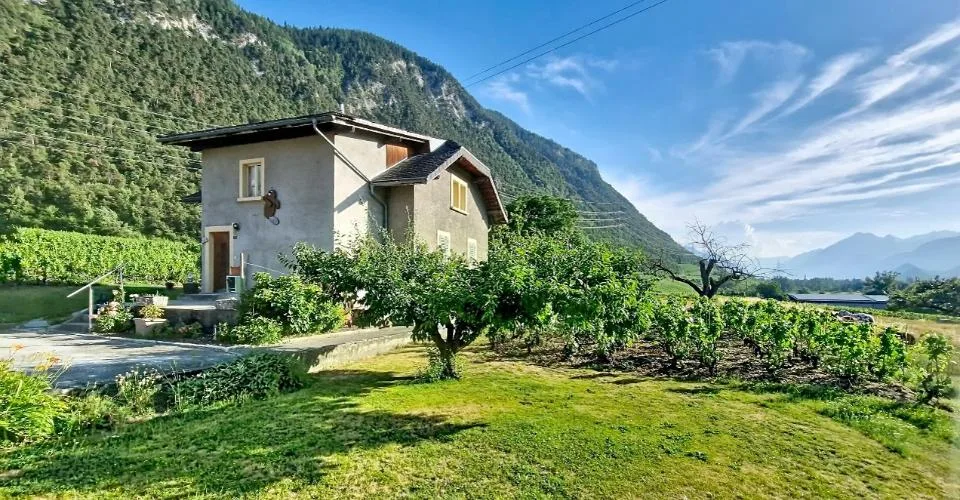 Pramagnon, maison familiale de 230m2 avec pelouse et places de parc extérieures