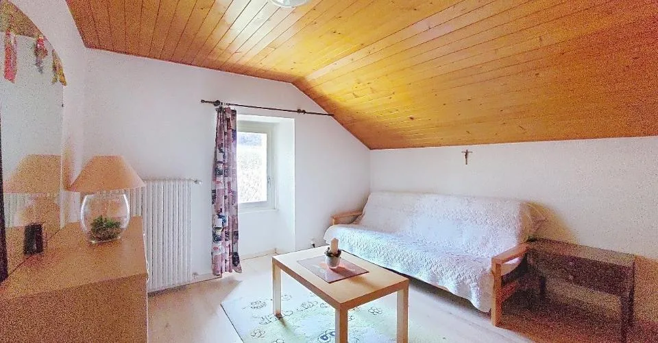 Pramagnon, maison familiale de 230m2 avec pelouse et places de parc extérieures