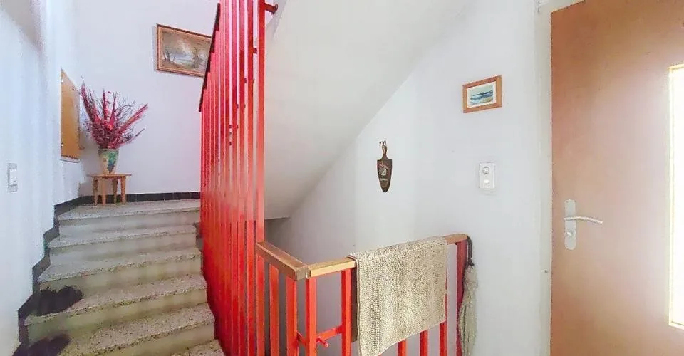 Pramagnon, maison familiale de 230m2 avec pelouse et places de parc extérieures