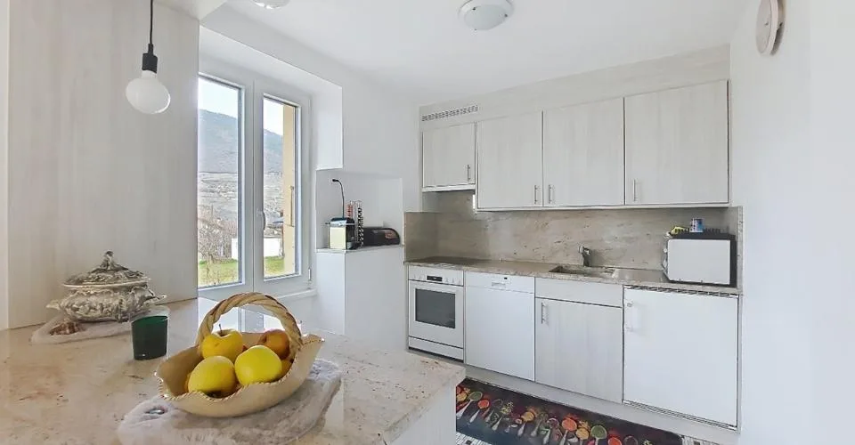 Pramagnon, maison familiale de 230m2 avec pelouse et places de parc extérieures