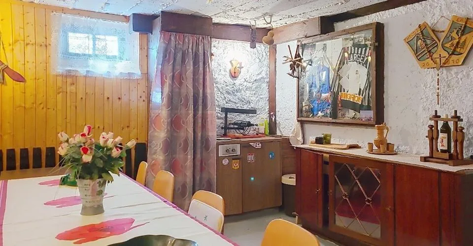 Pramagnon, maison familiale de 230m2 avec pelouse et places de parc extérieures