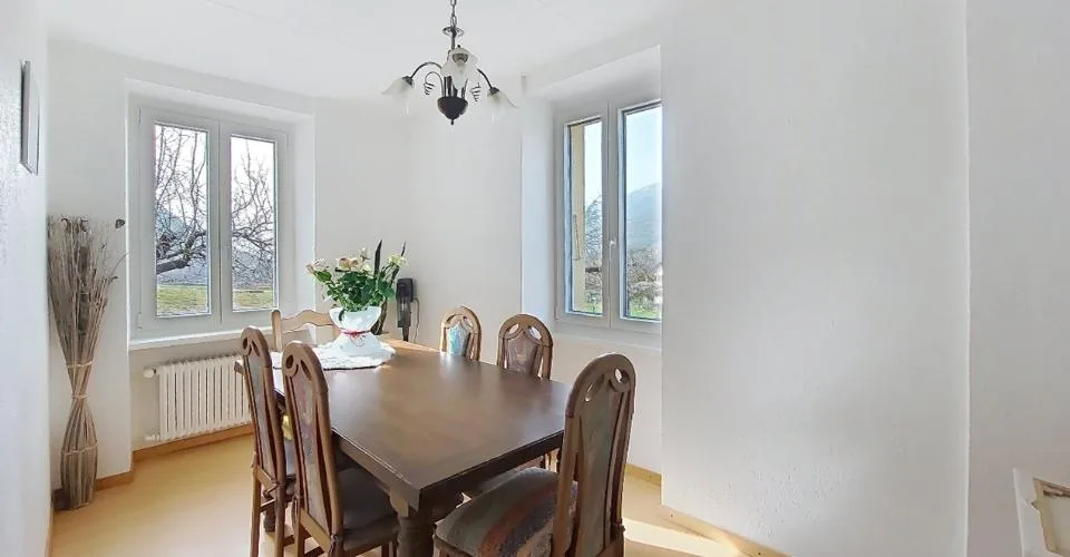 Pramagnon, maison familiale de 230m2 avec pelouse et places de parc extérieures
