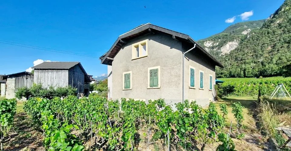 Pramagnon, maison familiale de 230m2 avec pelouse et places de parc extérieures