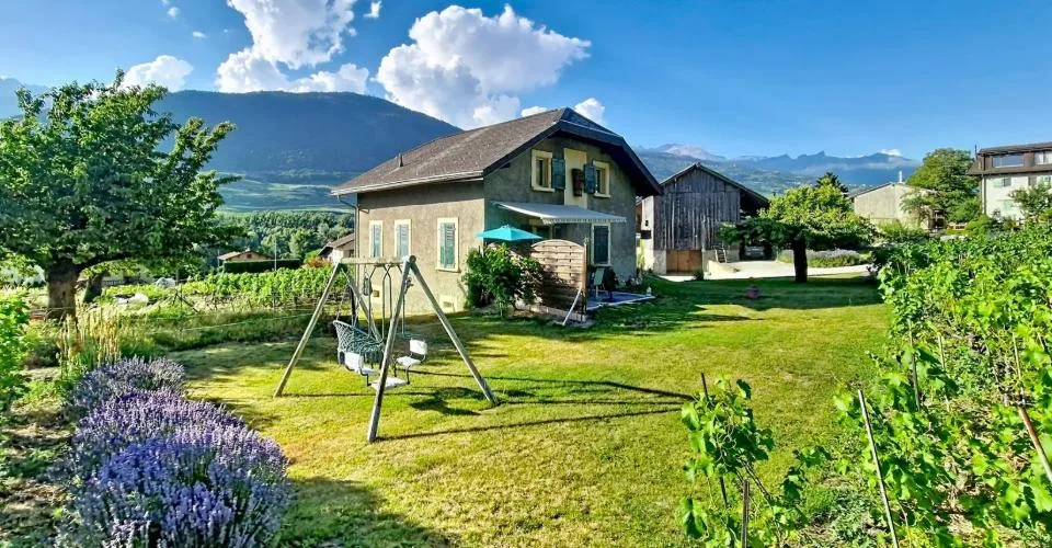 Pramagnon, maison familiale de 230m2 avec pelouse et places de parc extérieures