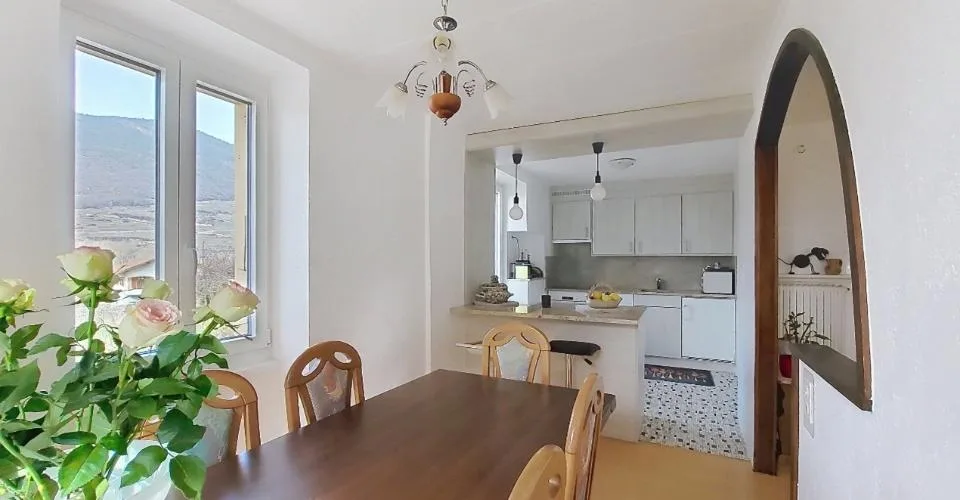 Pramagnon, maison familiale de 230m2 avec pelouse et places de parc extérieures