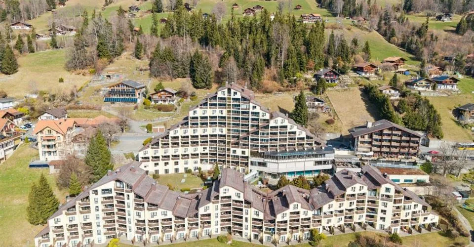Charmant appartement de 3,5 pièces avec cuisine et salle de bains, lum