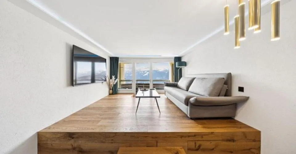 Charmant appartement de 3,5 pièces avec cuisine et salle de bains, lum
