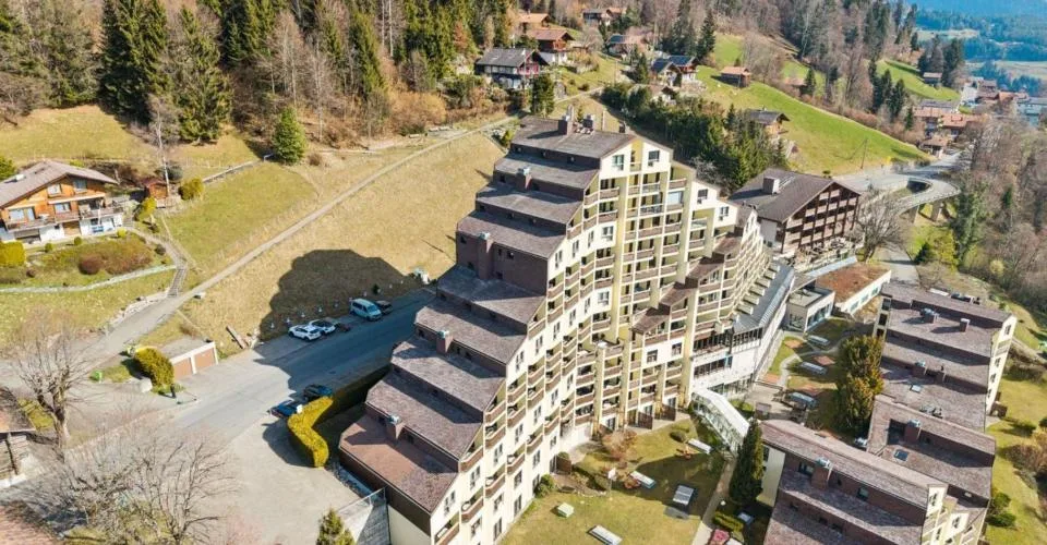 Charmant appartement de 3,5 pièces avec cuisine et salle de bains, lum