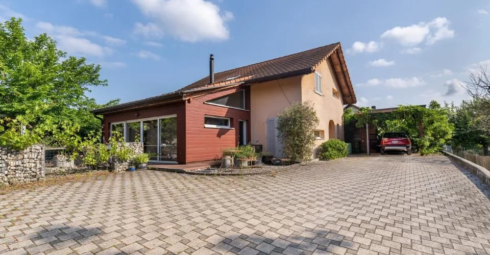 Lumineuse et vaste villa de 6.5 pièces