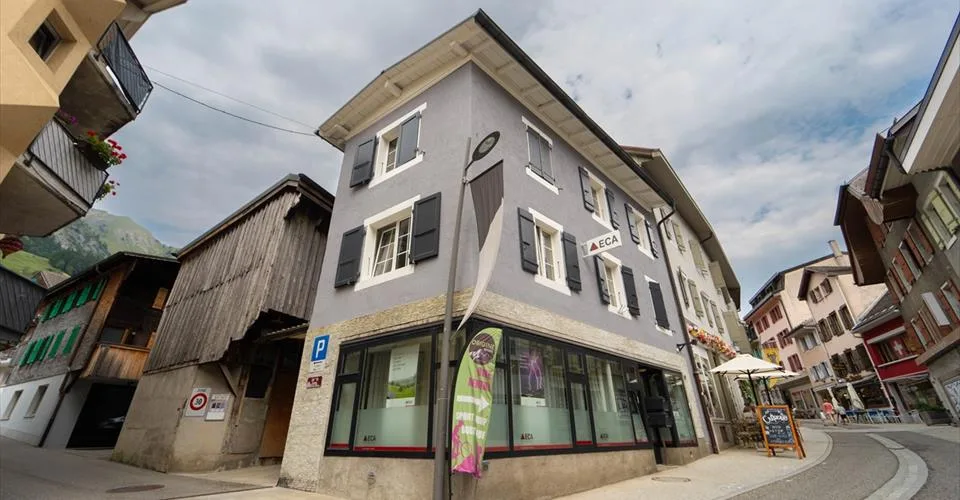 Immeuble villageois mixte situé au coeur de Château-d'?x (VD)