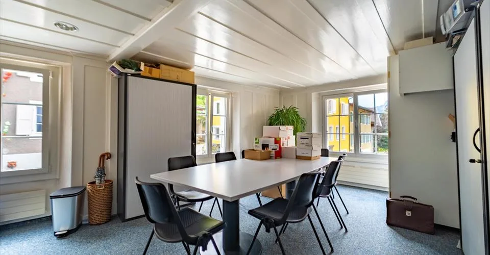 Immeuble villageois mixte situé au coeur de Château-d'?x (VD)