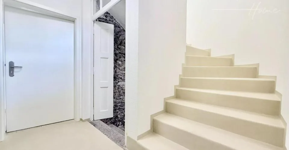Splendide immeuble rénové avec cachet au coeur du vieux village de Vét