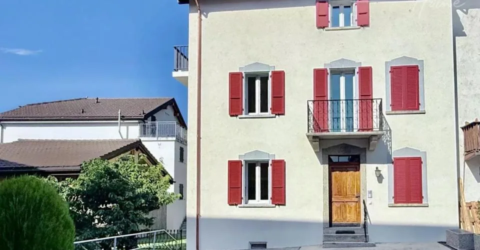 Splendide immeuble rénové avec cachet au coeur du vieux village de Vét