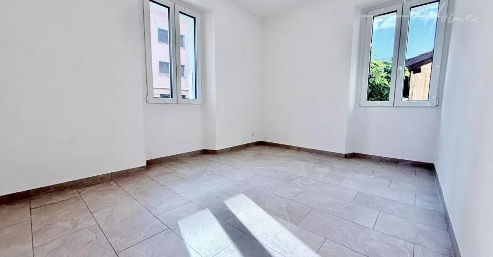 Splendide immeuble rénové avec cachet au coeur du vieux village de Vét