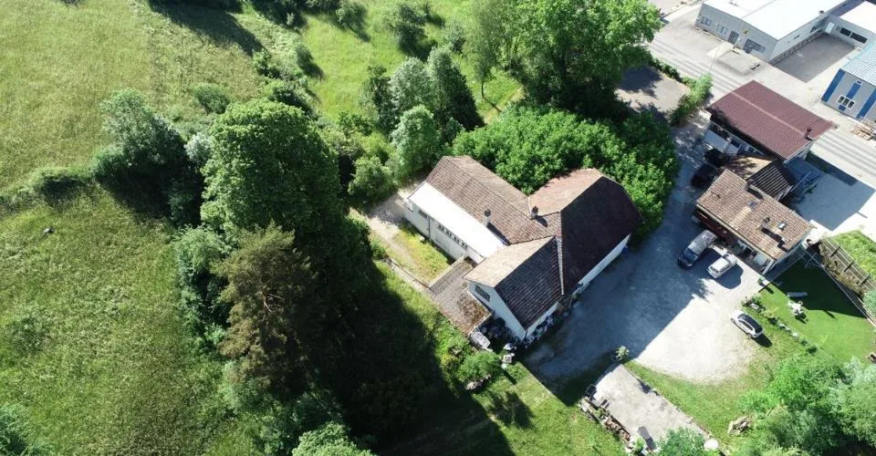 Propriété de caractère avec 3 appartements et terrain à bâtir à Perrefitte – foto 2 di 13