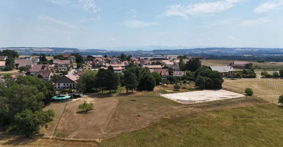 PROPRIETE ATYPIQUE SUR PLUS DE 6'000 M2 EN COURS DE RÉNOVATION, NON SOUMISE A LA LDFR – Foto 12 von 13